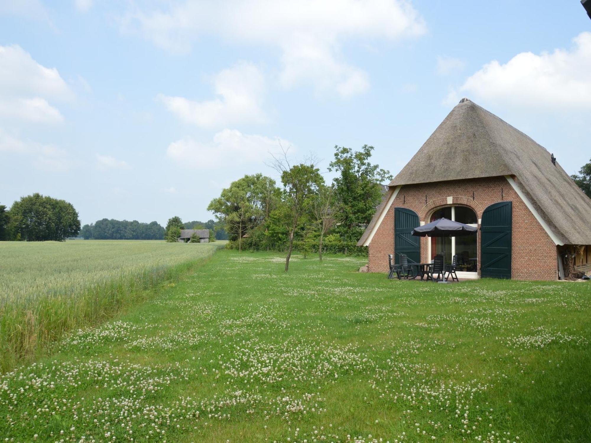 Quaint Farmhouse In Geesteren With Meadow View Экстерьер фото