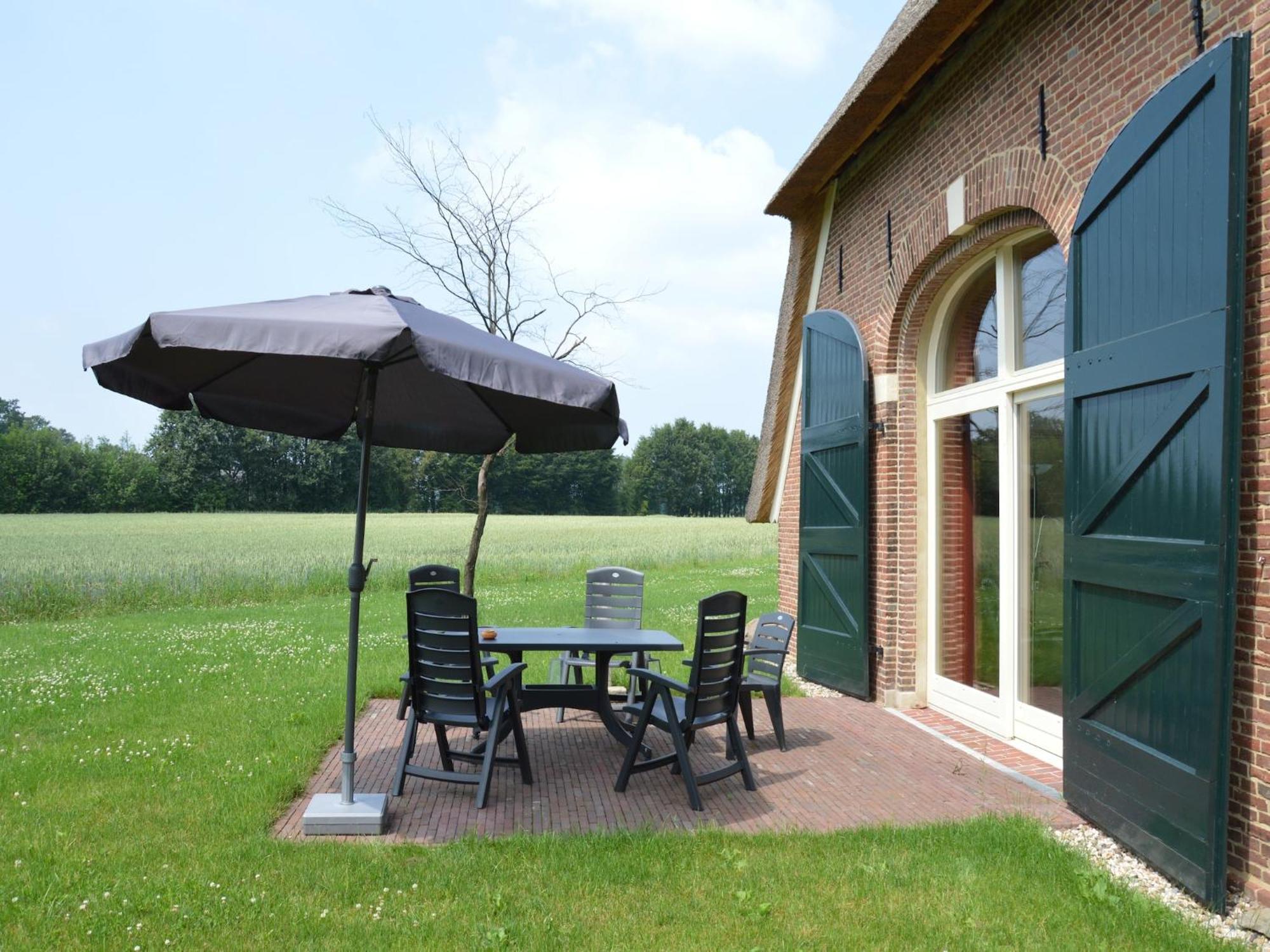 Quaint Farmhouse In Geesteren With Meadow View Экстерьер фото