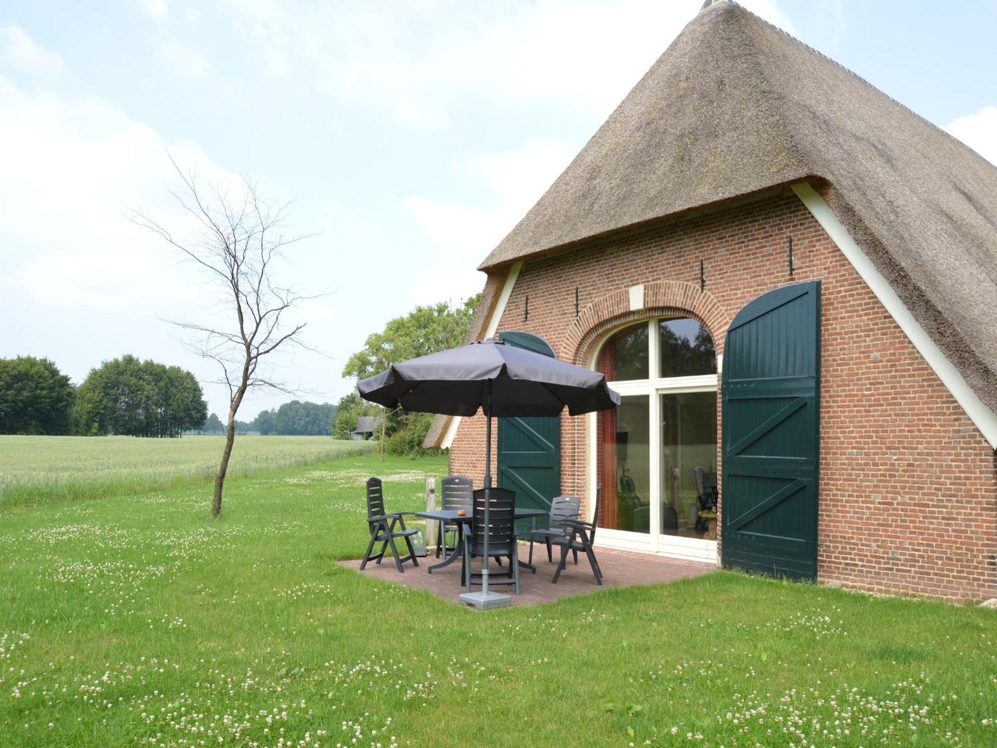 Quaint Farmhouse In Geesteren With Meadow View Экстерьер фото